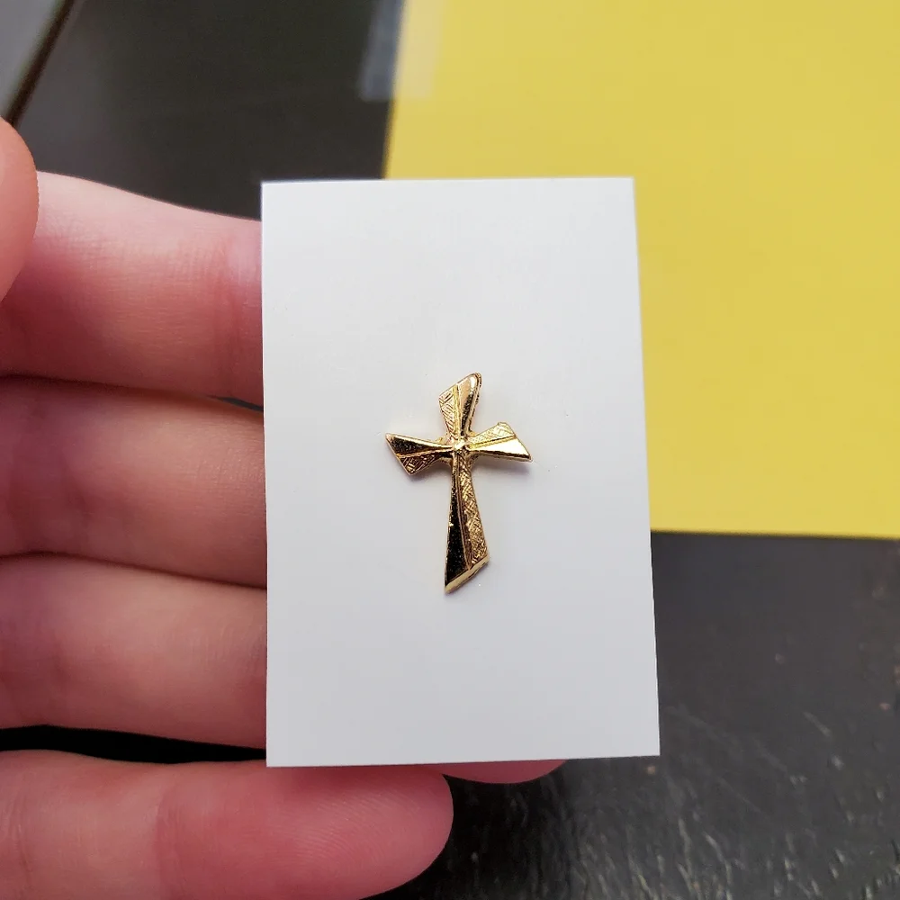 Mini cross pin - Picture 3 of 4